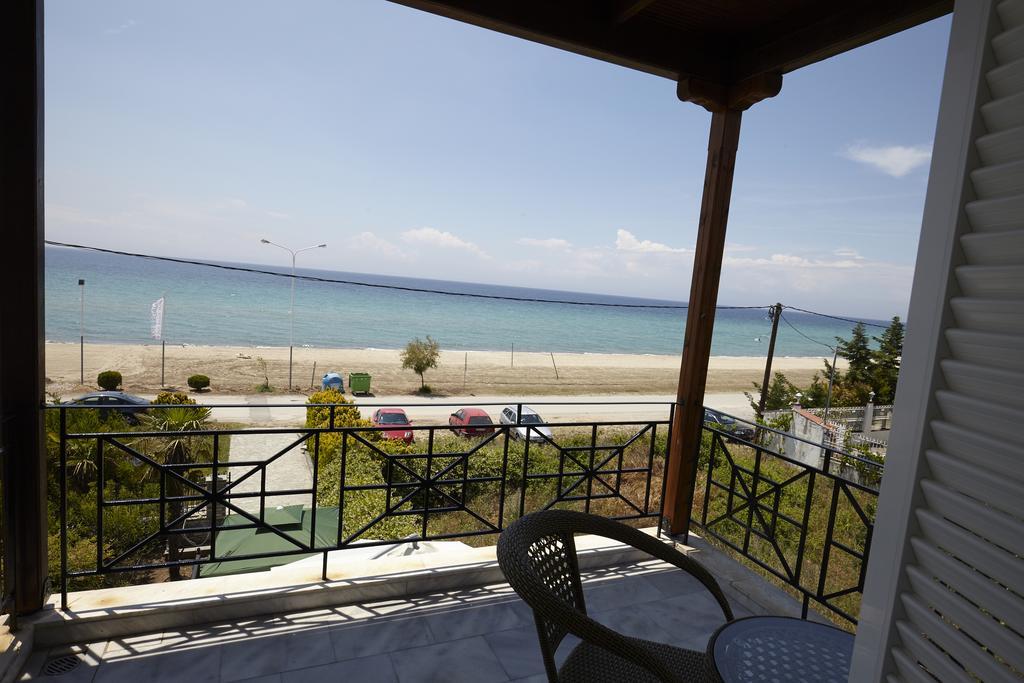 Beach Front Villa Nea Kallikrateia Eksteriør billede