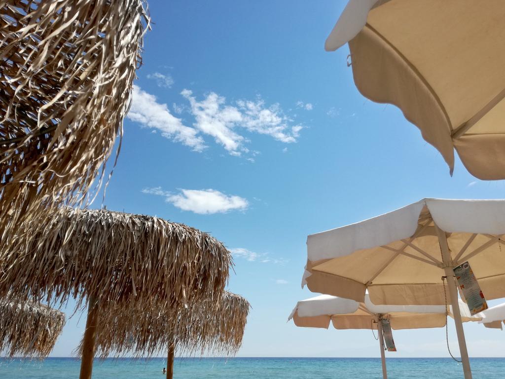 Beach Front Villa Nea Kallikrateia Eksteriør billede
