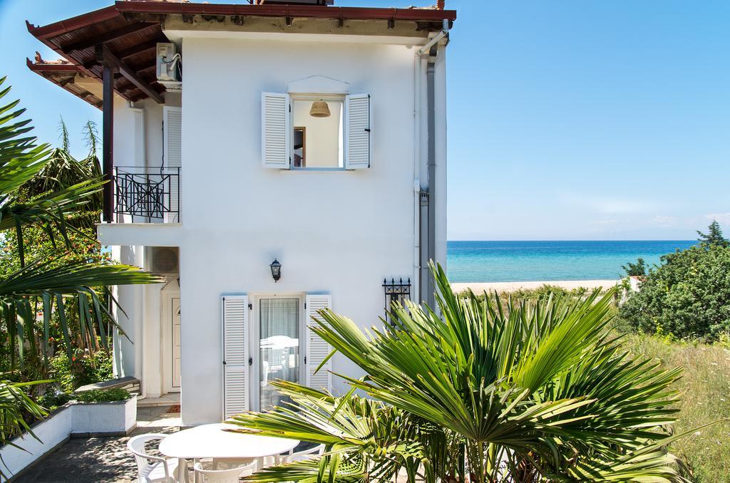 Beach Front Villa Nea Kallikrateia Eksteriør billede